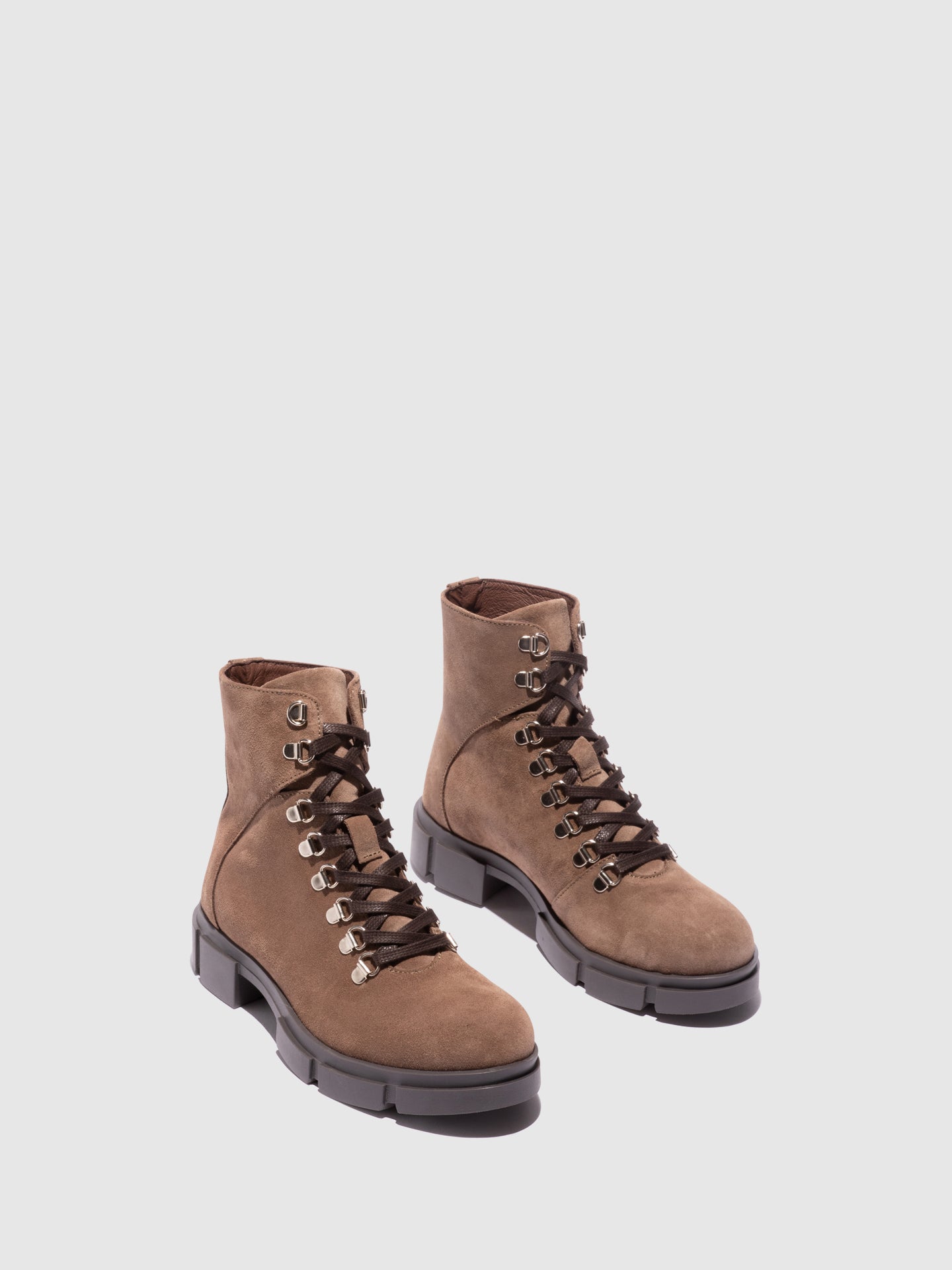 Fungi Botins com Atacadores em Taupe